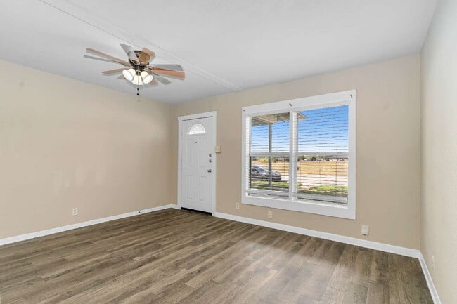 Building Photo - Cozy 2 Bedroom 1 Bath Duplex in Cleburne TX. 50% off One Month’s Rent!