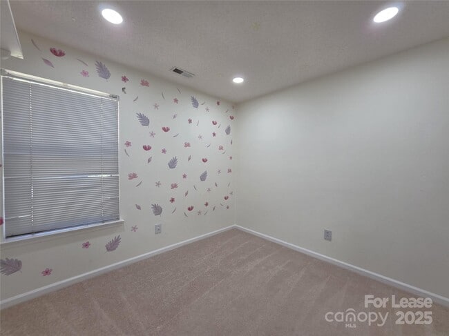 Building Photo - 7106 Spring Creek Ln