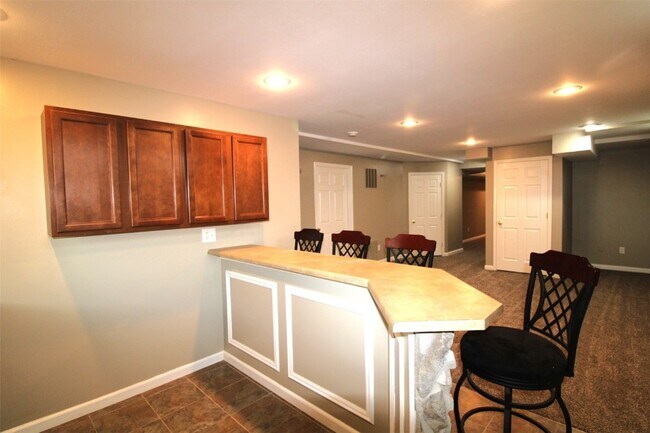 Building Photo - 207 Tyndale Dr