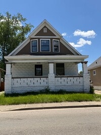 Building Photo - 1628 E Converse St