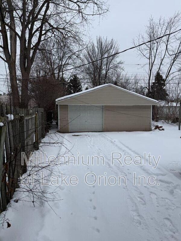 Building Photo - 176 W Princeton Ave