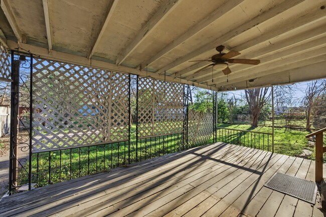 Building Photo - 4020 Maple Ave