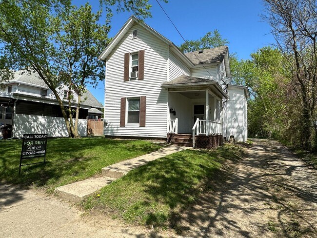 Primary Photo - 1910 Pringle Ave