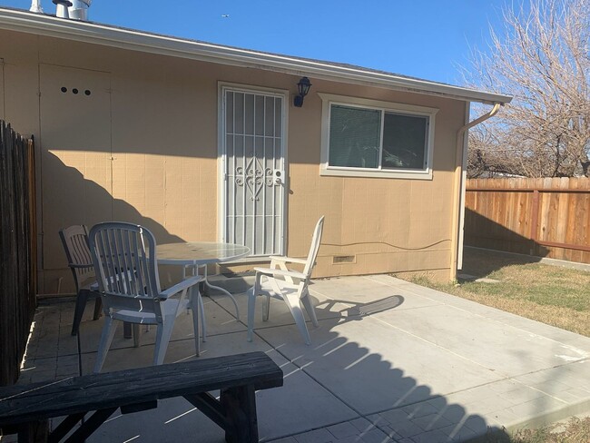 Building Photo - Vacaville Apartment Available Now!