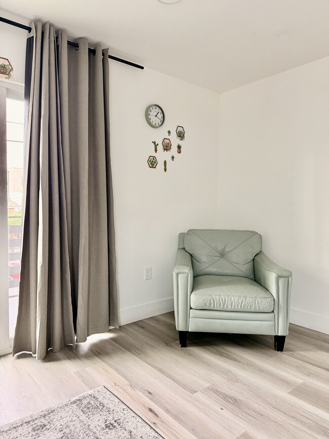 Building Photo - 2-212 E 29th St