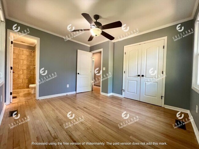 Building Photo - Spacious 3 Bedroom, 2 Bath - AVAILABLE NOW!