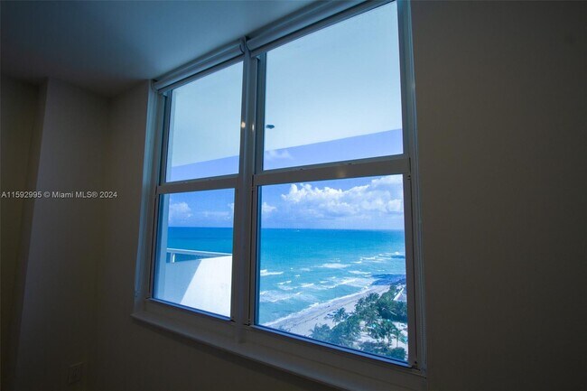 Building Photo - 3725 S Ocean Dr