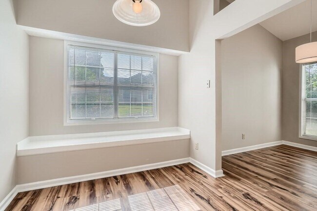 Building Photo - 4003 River Rock Way