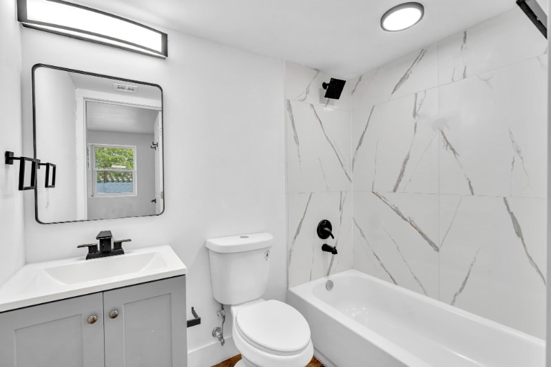 Building Photo - 803 SW 15th Ave