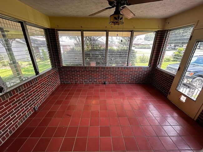 Building Photo - Spacious Home In Oxford