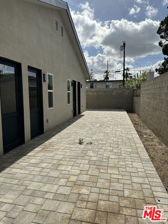 Building Photo - 6829 Bellaire Ave