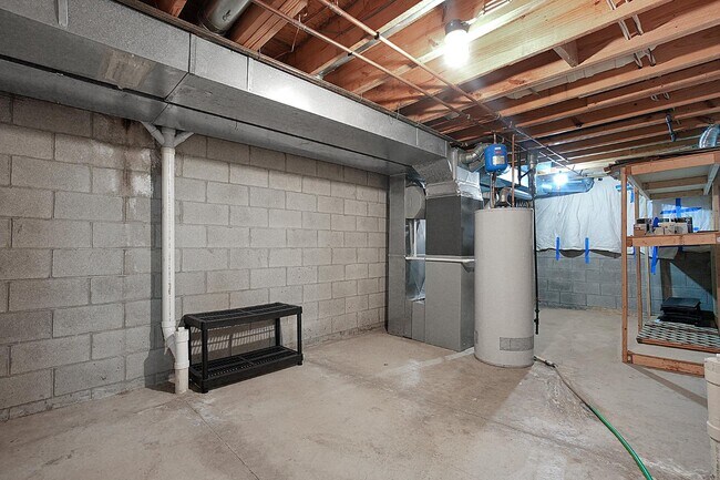 Building Photo - 7961 Pinehill Rd