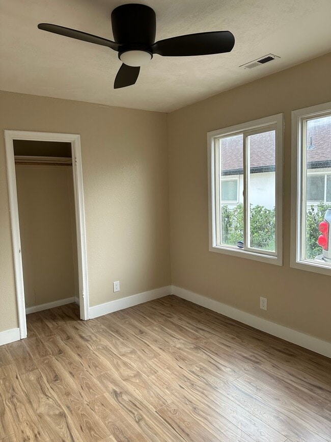 Building Photo - GORGEOUS Duplex in South Salt Lake!!!