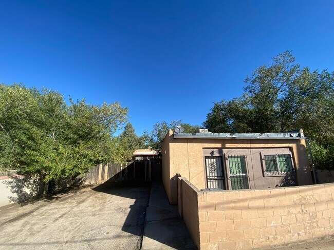 Building Photo - Lead Ave SE-2112-2114