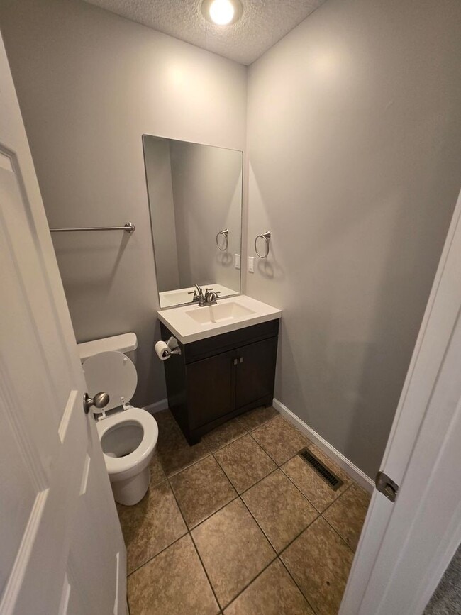 Building Photo - Charming 3 Bedroom Home in Historic Jonesb...