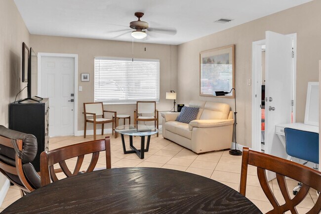 Building Photo - 2109 NE 26th St