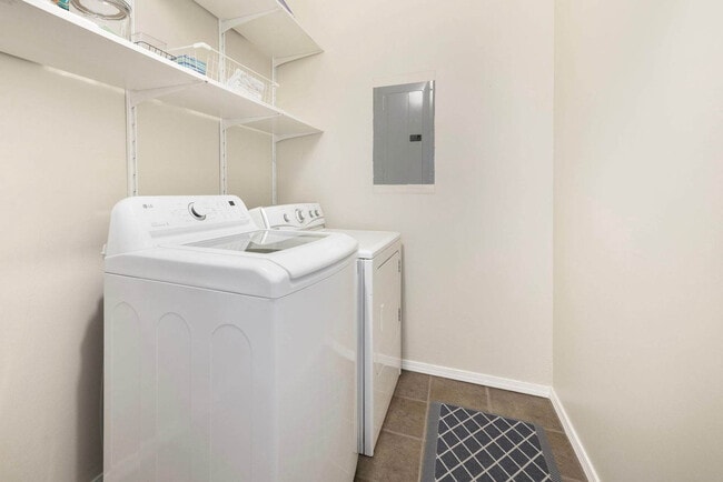 Building Photo - 4522 W Sweetgum Ln