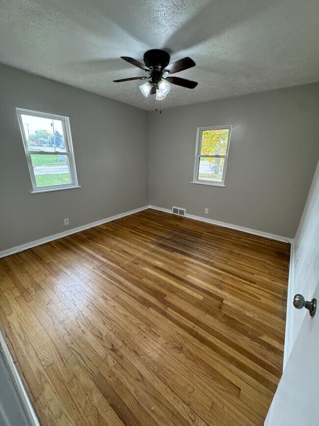 Building Photo - 2812 Fuller Ave NE