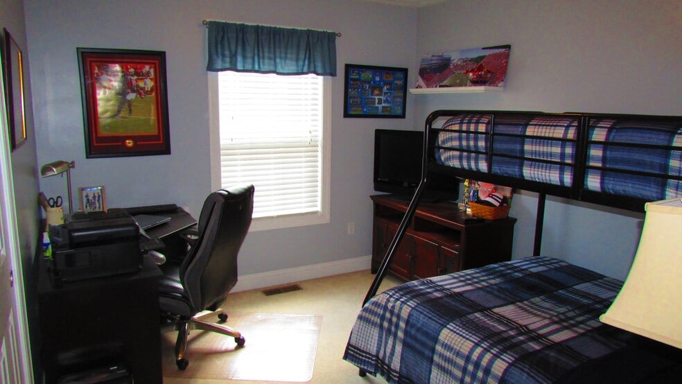 Guest/study/office. Bedroom #2 - 720 Oaktree Blvd