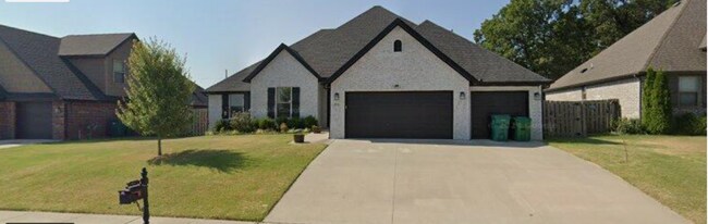 Primary Photo - 1411 Sweetbriar Way
