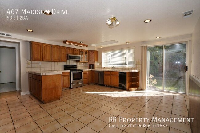 Building Photo - Spacious Home in Beautiful Blossom Valley ...