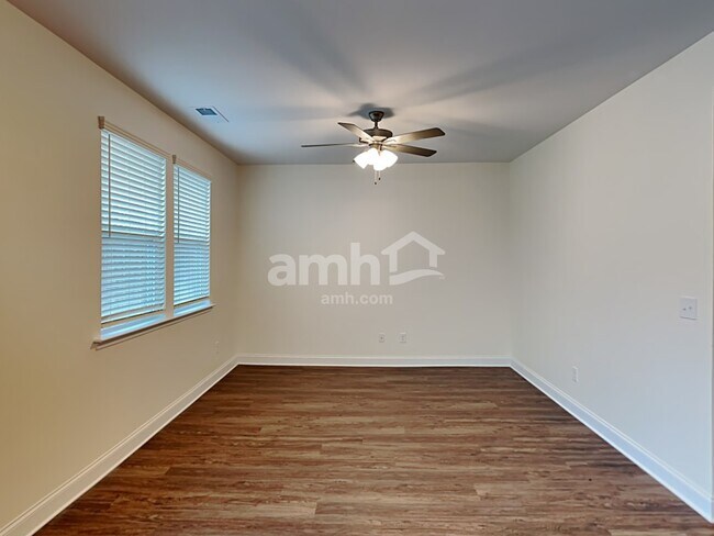 Building Photo - 5212 Valor Dr