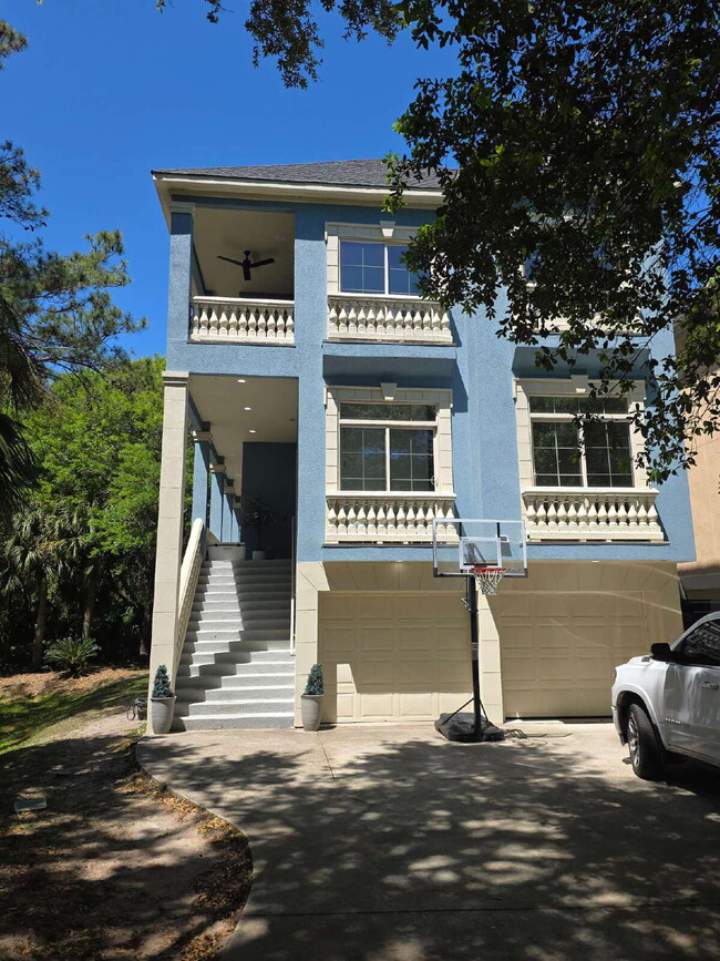 Building Photo - Four Bedroom Home Walking Distance to the Beach on Hilton Head!