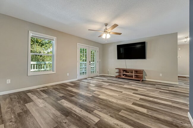 Building Photo - Charming 2-Bedroom, 2-Bath Home in the Hea...