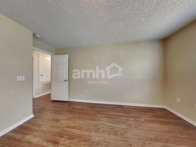 Building Photo - 6936 Crown Lake Dr