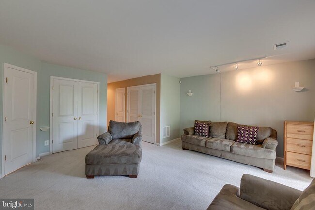 Building Photo - 43237 Highgrove Terrace