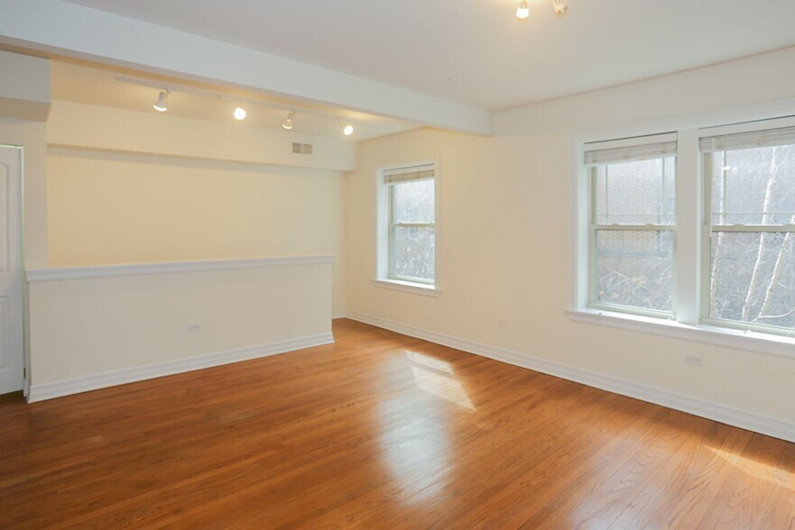 Building Photo - 3820 N Sheffield Ave