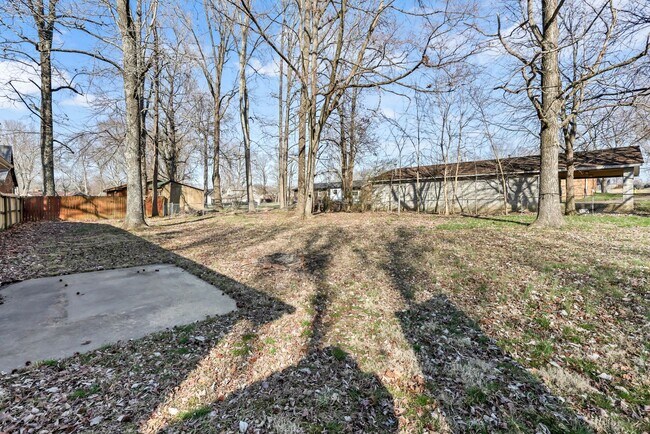 Building Photo - 171 W Regent Dr