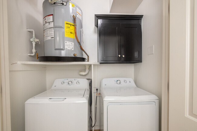 Building Photo - 1115 N Leverett Ave