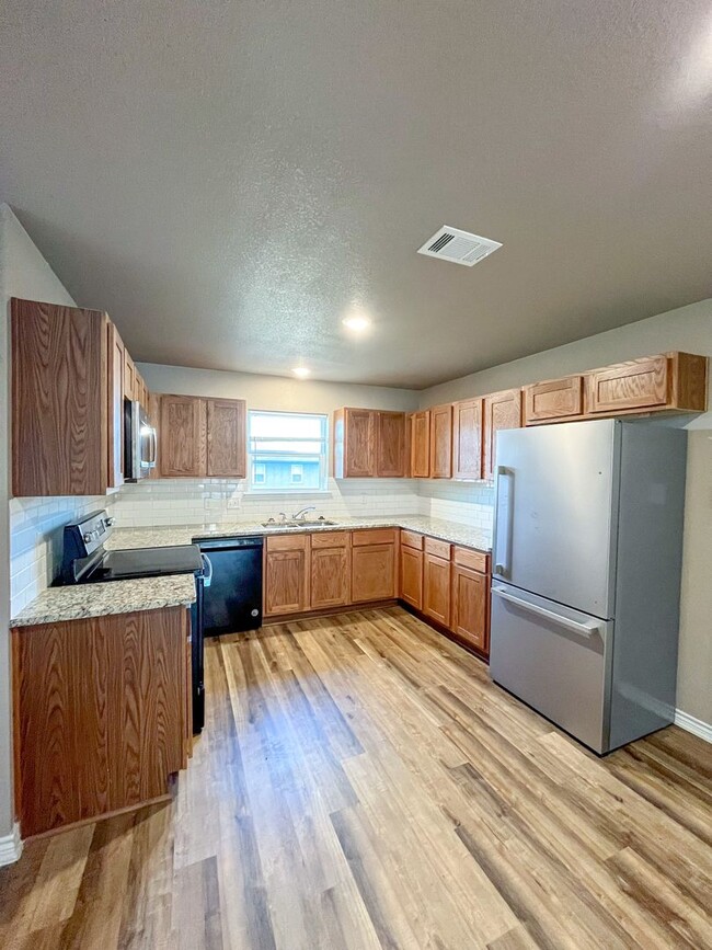 Building Photo - 1617 Pontotoc Trce