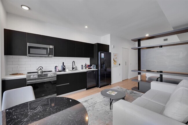 Building Photo - 398 NE 5th St