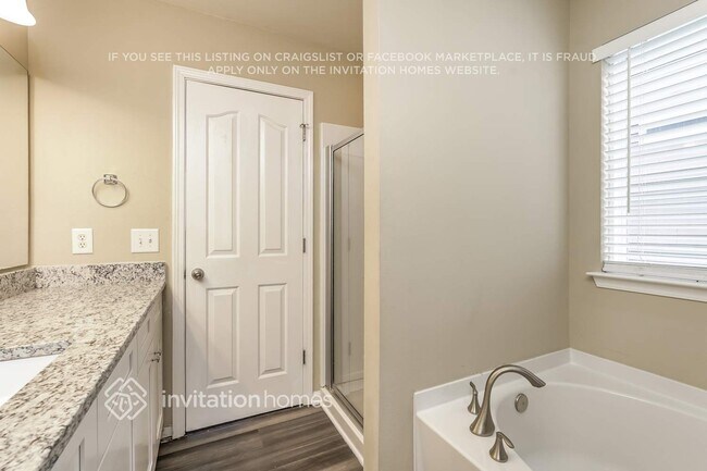 Building Photo - 849 Hedgepath Terrace