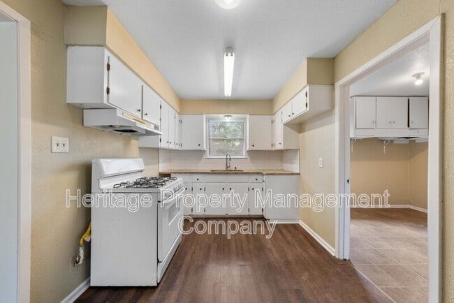 Building Photo - 138 Dora St