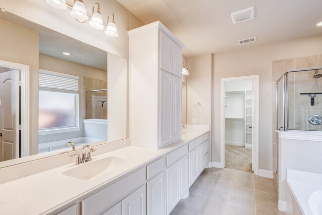 Building Photo - 15609 Canyon Ridge