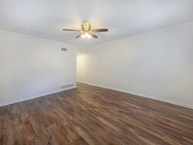 Building Photo - 1111 Lawton Pl SW