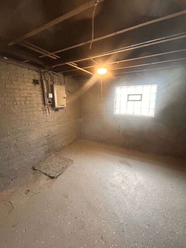 Building Photo - 8740 S Justine St