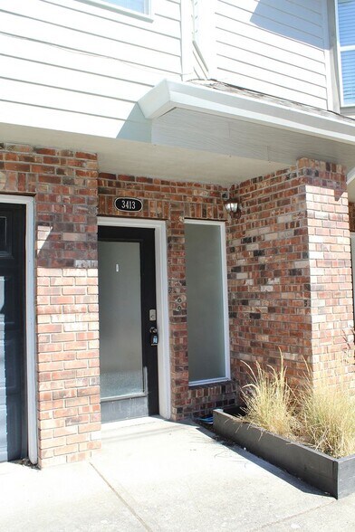 Building Photo - 3413 SW Moss St