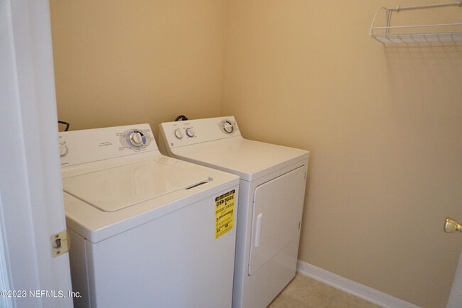 Building Photo - 421 Honeycomb Way