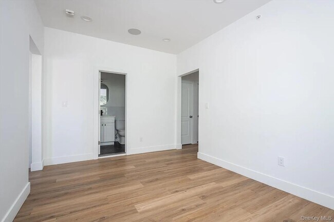 Building Photo - 270 Garden St