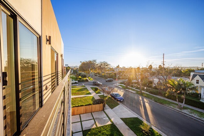 Building Photo - 1658 S. Hayworth Ave