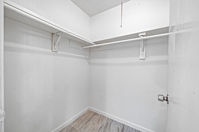 Building Photo - 11823 S Willow Cir