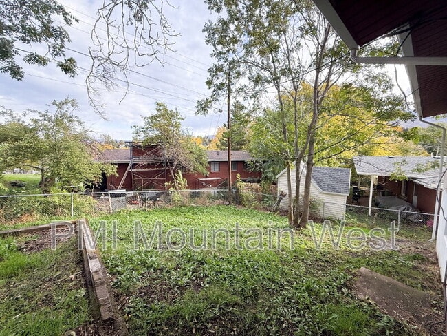 Building Photo - 698 Doren Dr