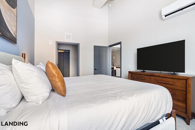 Building Photo - 55 Elm St