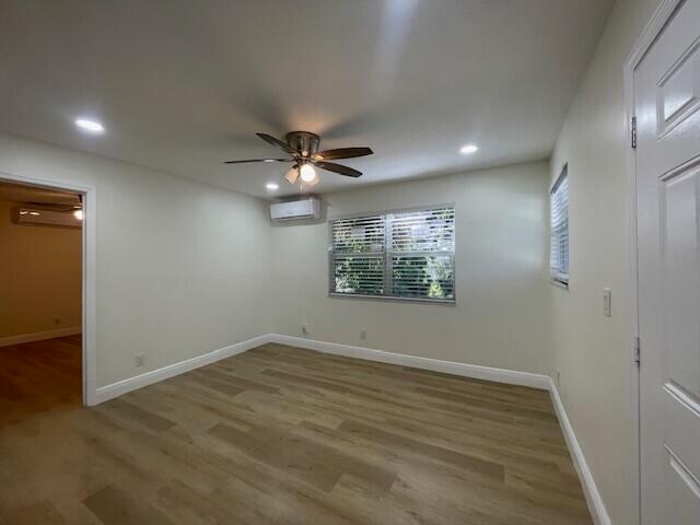 Building Photo - 302 N Tamarind Ave