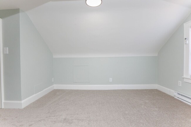 Building Photo - Charming Bungalow