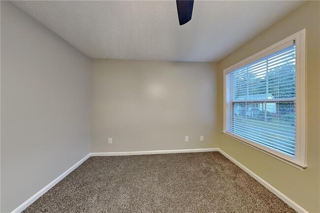 Building Photo - 400 Manor Glen Dr